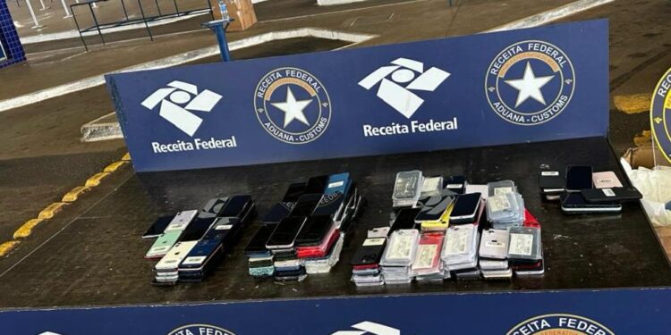 Carga de R$ 663 mil em smartphones é apreendida na Ponte Internacional da Amizade
