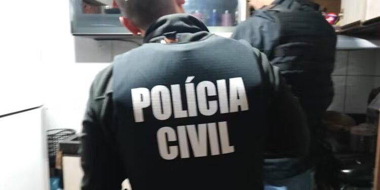 Polícia desarticula quadrilha que furtava caminhões no Paraná e Santa Catarina e enviava ao Paraguai