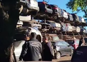 Operação Ferro Velho na Vila Portes mira depósito irregular de sucatas e veículos