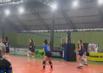 Time de vôlei de Cascavel é excluído de competição do Sesc por causa de atleta transgênero