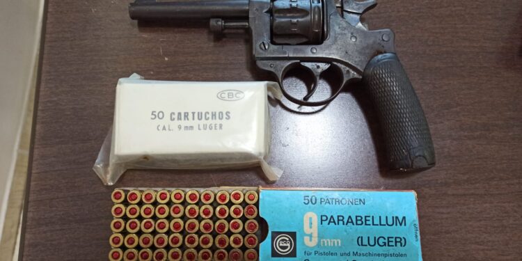 Gaeco prende advogada e apreende armas e munições em seu poder em Foz do Iguaçu