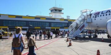 Em Curitiba, prefeito articula com secretaria de turismo ampliação de voos para Foz do Iguaçu