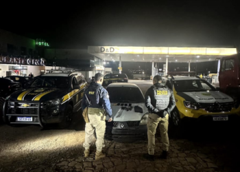 Após perseguição em Matelândia, PRF apreende duas pistolas e três homens são presos