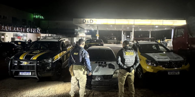 Após perseguição em Matelândia, PRF apreende duas pistolas e três homens são presos