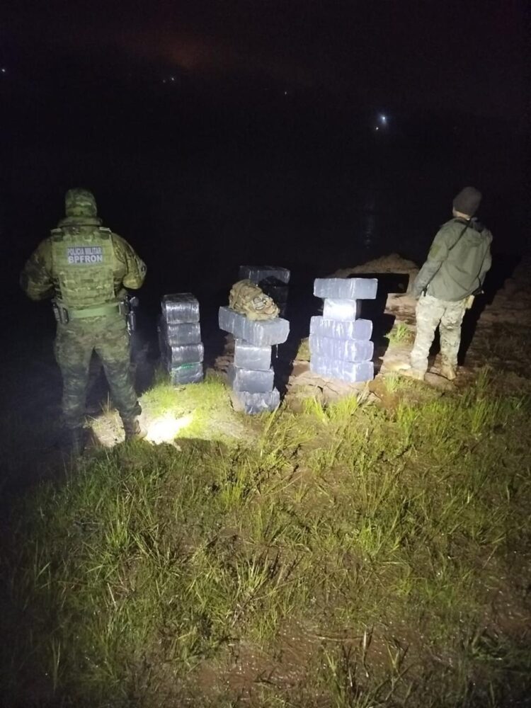 Polícia apreende quase 400kg de maconha e mercadorias contrabandeadas na fronteira