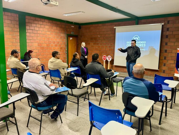 Empresa do transporte público abre vagas para formação de motorista de ônibus