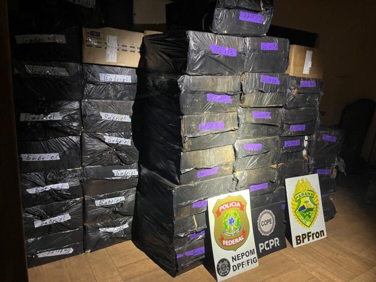 Depósitos de mercadorias contrabandeadas são localizados pela polícia em Foz