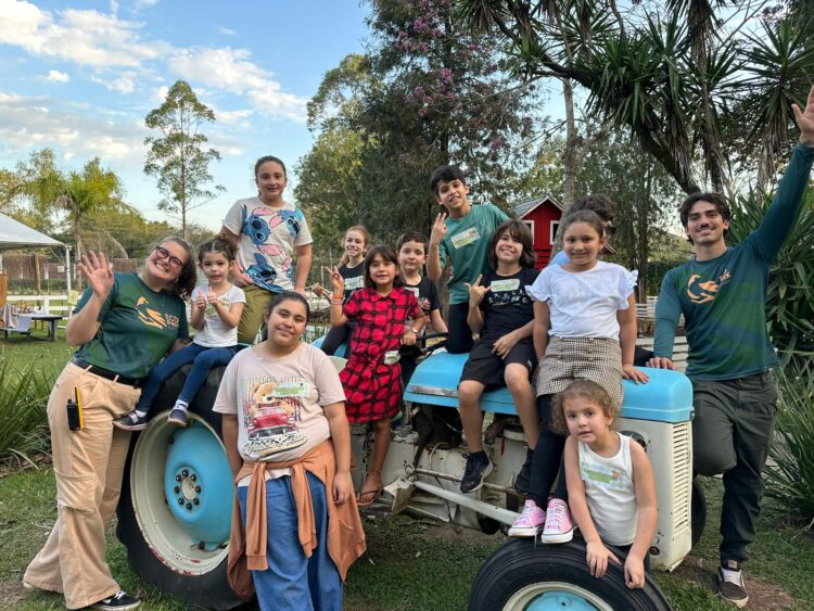 Crianças viram mini veterinários na Colônia de Férias do Eco Park Foz e as mães agradecem