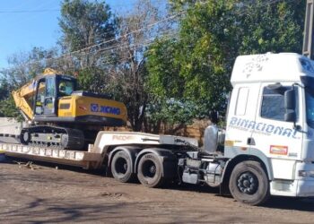 Prefeitura recebe primeira máquina para recuperação de estradas rurais