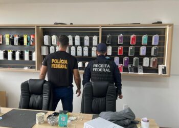 Operação da Polícia Federal mira comércio irregular de smartphones