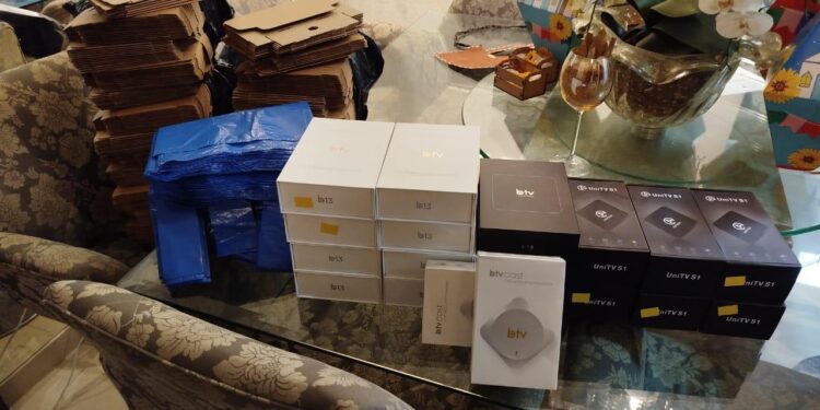 Grupo que vendia aparelhos para piratear sinal de TV por assinatura é alvo de operação da PF