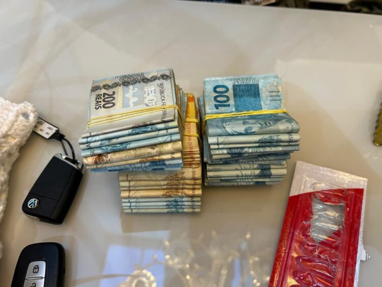 Grupo que vendia aparelhos para piratear sinal de TV por assinatura é alvo de operação da PF