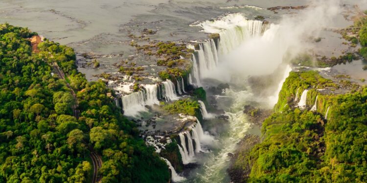 Últimos dias para votar nas Cataratas do Iguaçu no “Oscar do Turismo” 2025; veja como