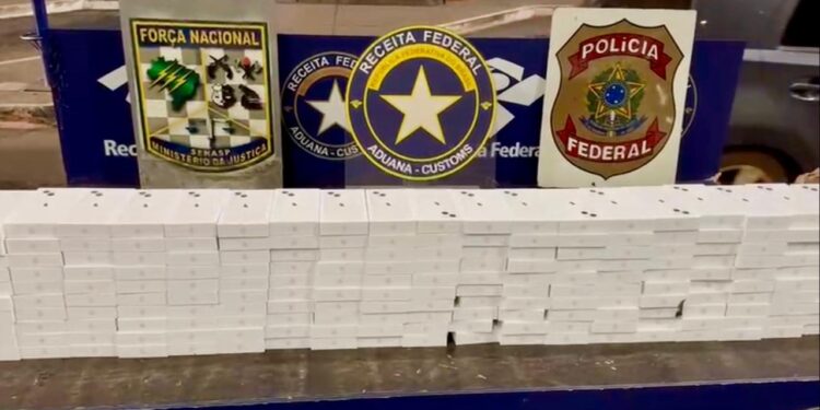 Carga com mais de R$ 490 mil em celulares é apreendida na Ponte da Amizade