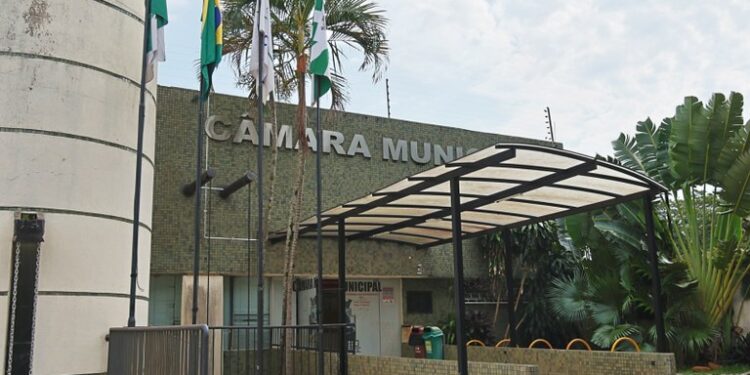 Passado o primeiro semestre do novo governo, até a base aliada na Câmara começa a questionar obras e serviços