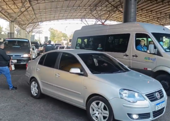 Homem atira contra agentes da marinha paraguaia após ter combustível apreendido na ponte