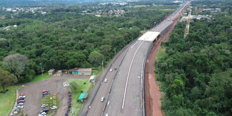 Duplicação da Rodovia das Cataratas chega a 53,1% com serviços em todo o trecho, diz DER