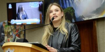 Presidente da Comissão de Educação da Câmara de Vereadores critica substituição de livros