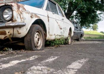 Vereadores debatem retirada de carros abandonados das ruas em sessão na Câmara
