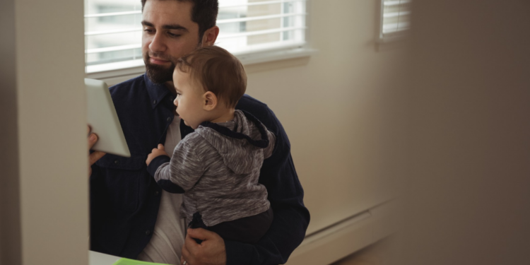 Conferência da Mulher em Foz propõe ampliação das licenças maternidade e paternidade