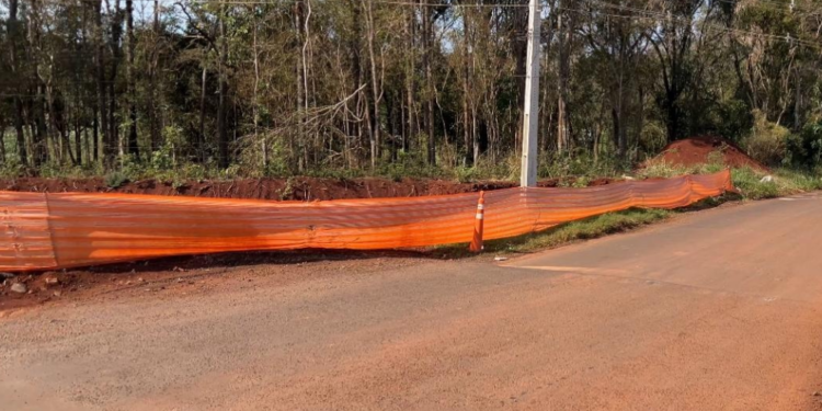 Obras interditam trecho da Maria Bubiak e alteram trânsito na região Sul  
