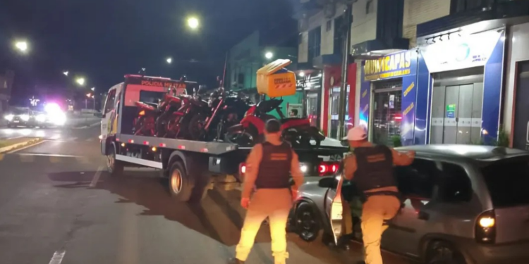 Megaoperação apreende 21 veículos na região Sul durante a madrugada deste domingo