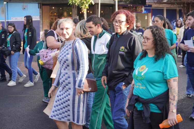 Foz tem ato em defesa das APAEs contra ação que ameaça escolas especializadas