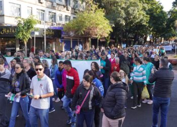 Foz tem ato em defesa das APAEs contra ação que ameaça escolas especializadas