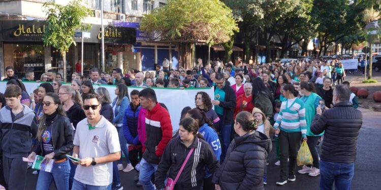 Foz tem ato em defesa das APAEs contra ação que ameaça escolas especializadas