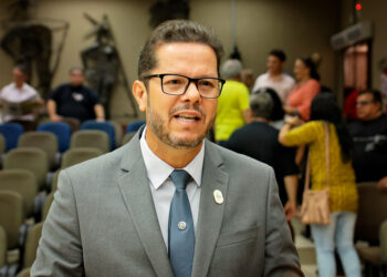 Debrito recua e revoga ato de censura à circulação de jornais e revistas no prédio da Câmara