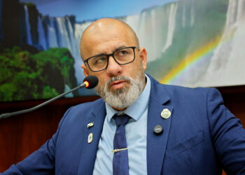 Fruet assina parecer acatando veto total do executivo ao seu próprio projeto