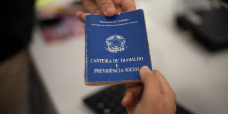 Foz mantém saldo positivo de empregos formais, mas ritmo de crescimento desacelera