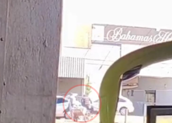 Criminosos armados disparam e roubam bolsas com compras do PY perto da rodoviária