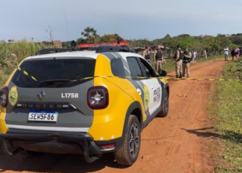 Corpo é encontrado enrolado em lençol em terreno baldio no Jardim Universitário