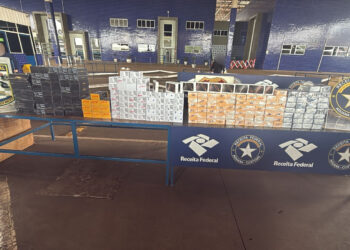 Receita Federal apreende 200 smartphones escondidos em fundo falso na Ponte da Amizade