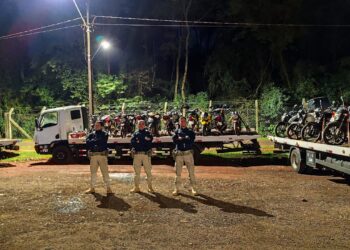 PRF apreende 36 motos na BR-277, 27 delas estrangeiras, em operação contra irregularidades