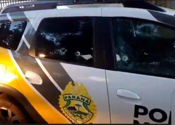 Confronto armado no Jardim Copacabana termina com viatura alvejada e fuga de suspeitos