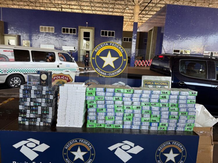 Receita Federal apreende R$ 220 mil em celulares e cigarros eletrônicos na Ponte da Amizade
