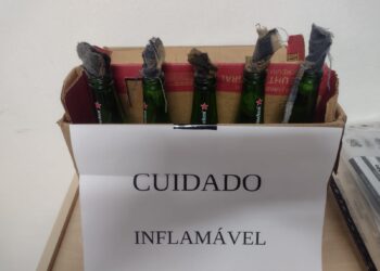 Após disparos de tiros e uma pessoa ferida, PM apreende armas, munições e explosivos
