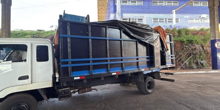 Receita Federal apreende carga com mais de 9.000 vapes e 96 smartphones