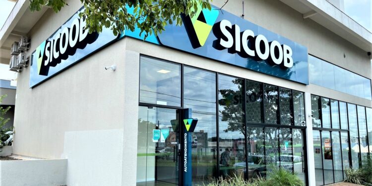 Sicoob vai sortear 4 carros elétricos em campanha de investimento consciente