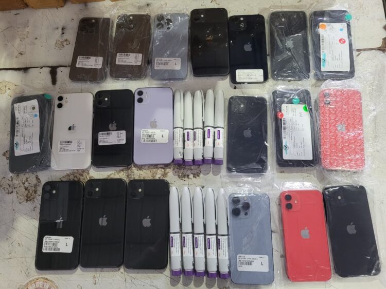 Receita Federal deslacra ônibus de turismo com R$ 700 mil em mercadorias irregulares