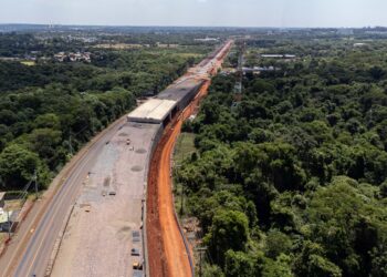 Governador diz que duplicação da Avenida das Cataratas será entregue neste ano  