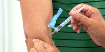 Surto de sarampo na Bolívia faz saúde ampliar vacinação contra a doença no Paraná