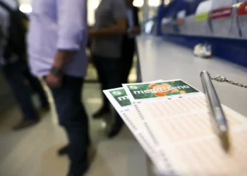 Morador de Foz do Iguaçu fatura R$ 36 mil ao acertar a quina da Mega-Sena