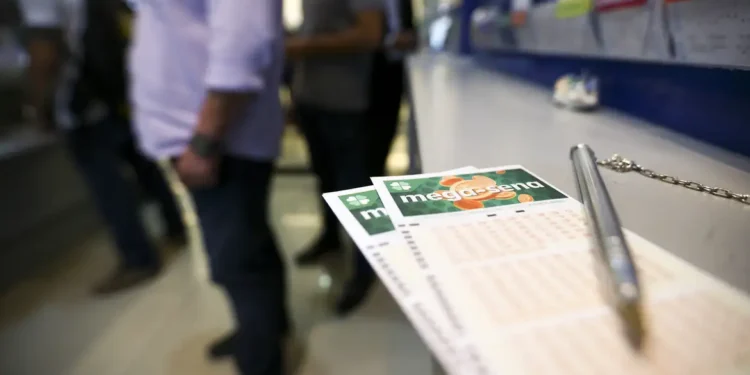 Morador de Foz do Iguaçu fatura R$ 36 mil ao acertar a quina da Mega-Sena