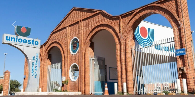Unioeste isenta licenciaturas e cursos de turismo da taxa do Vestibular 2026
