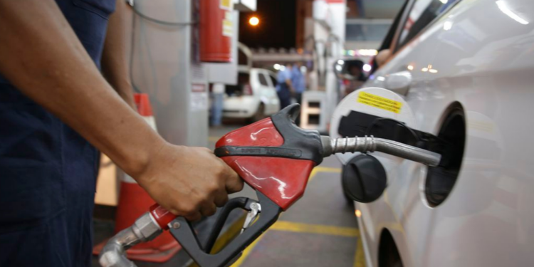 Mesmo após redução da Petrobras, só 29% dos postos de Foz baixaram preço da gasolina