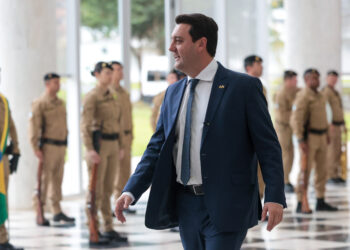 De volta a Foz nesta quarta (10), Ratinho anuncia 100 milhões para sinalização viária