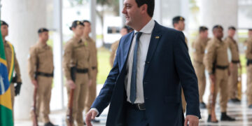 De volta a Foz nesta quarta (10), Ratinho anuncia 100 milhões para sinalização viária